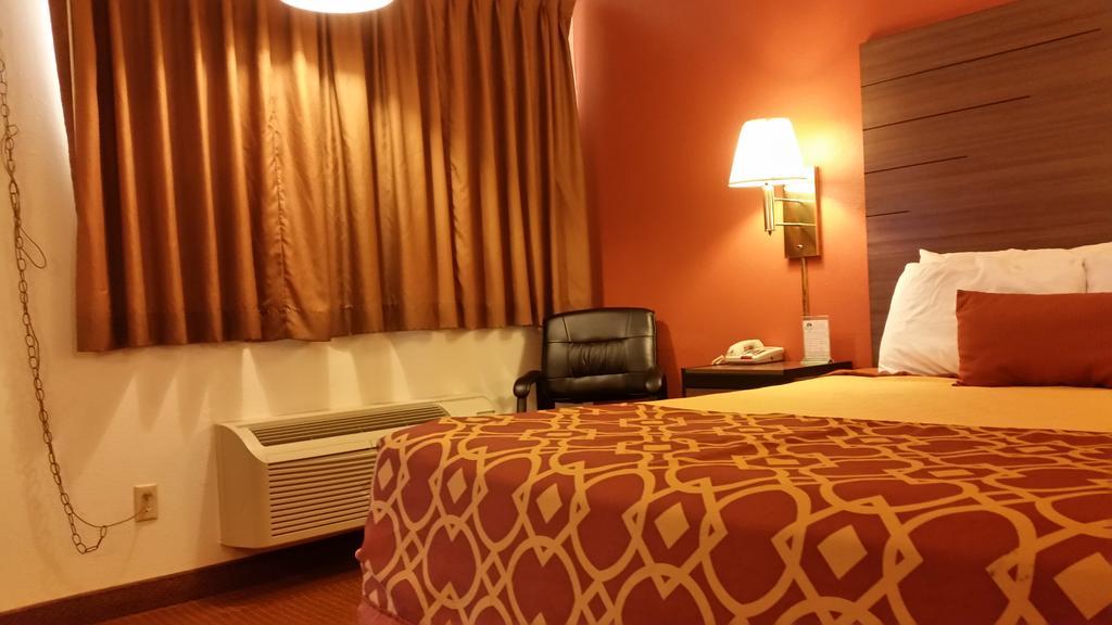 American Inn Of ليبرال المظهر الخارجي الصورة
