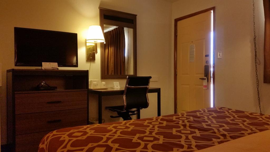 American Inn Of ليبرال المظهر الخارجي الصورة