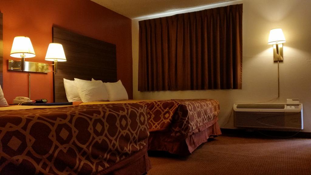American Inn Of ليبرال المظهر الخارجي الصورة