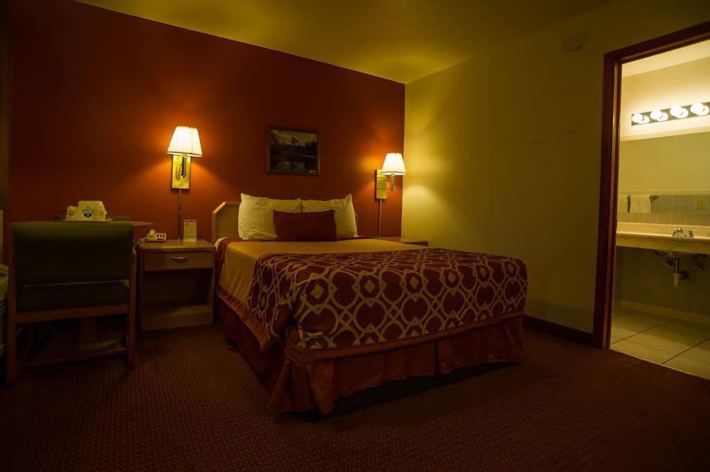 American Inn Of ليبرال المظهر الخارجي الصورة